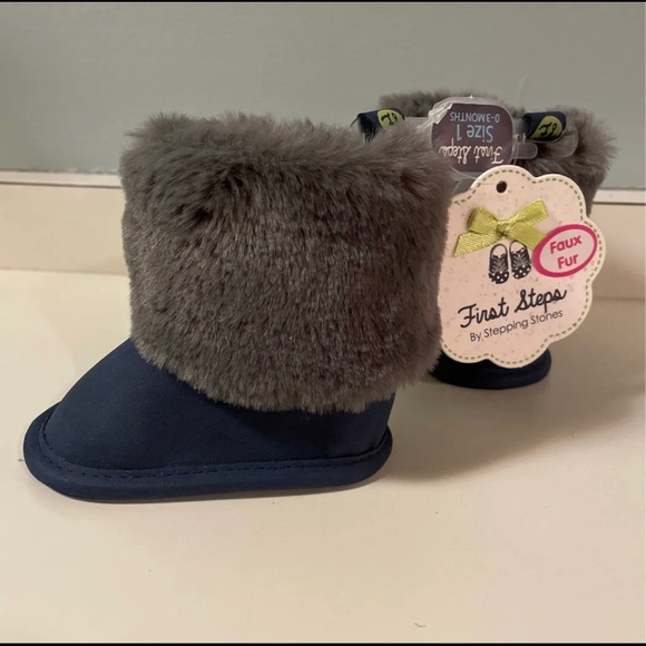 SteppingStones Baby Faux Fur Boots 0-3 months - Picture 3 of 5